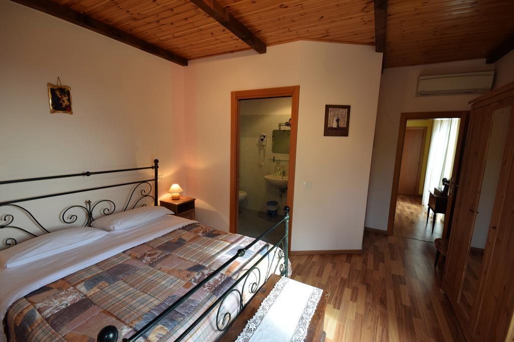 Agriturismo Al Rifugio Divino Belvedere Ostrense ภายนอก รูปภาพ